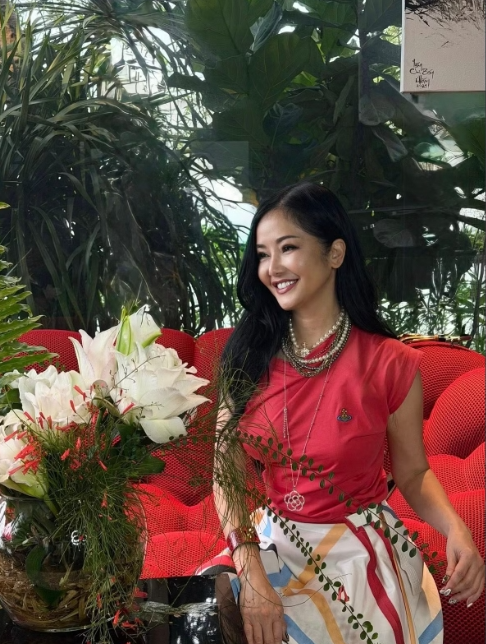 Nhan sắc 'không tuổi' của Diva Hồng Nhung sau một năm điều trị bệnh