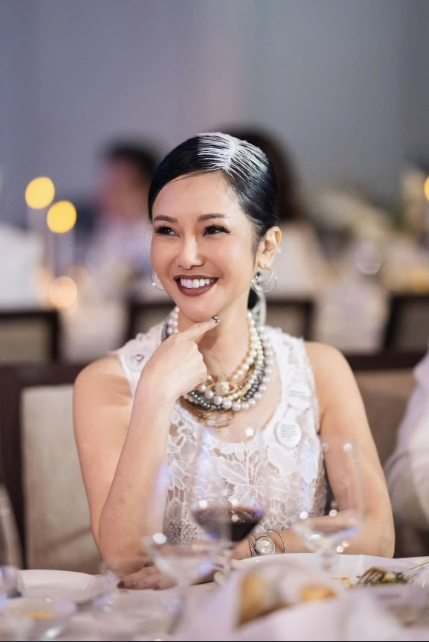 Nhan sắc 'không tuổi' của Diva Hồng Nhung sau một năm điều trị bệnh