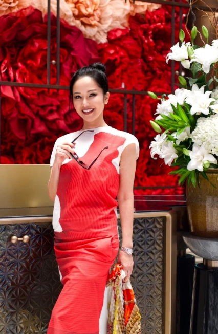 Nhan sắc 'không tuổi' của Diva Hồng Nhung sau một năm điều trị bệnh