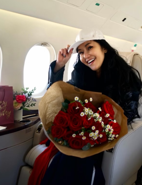 Nhan sắc 'không tuổi' của Diva Hồng Nhung sau một năm điều trị bệnh
