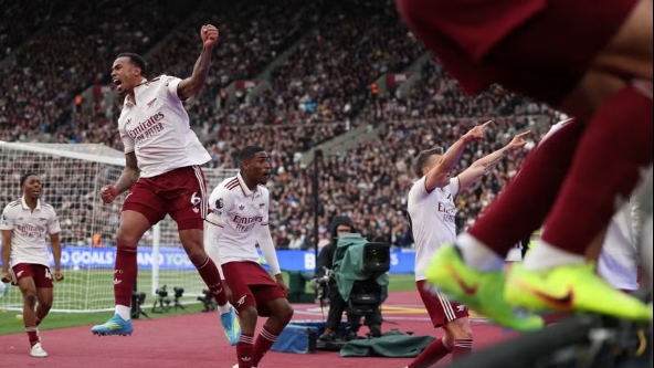 VAR cứu Arsenal ‘cả mùa giải’, West Ham mấp mé bờ vực xuống hạng