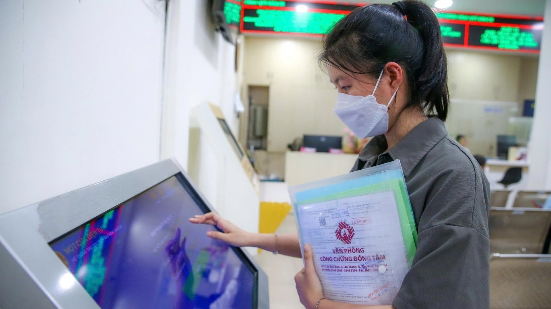 Người dân thực hiện toàn bộ thủ tục hành chính online từ năm 2035