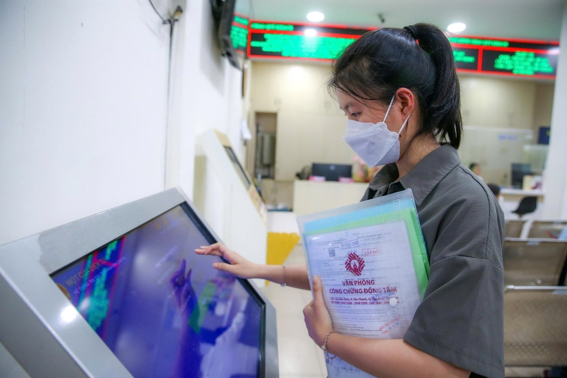 Người dân thực hiện toàn bộ thủ tục hành chính online từ năm 2035