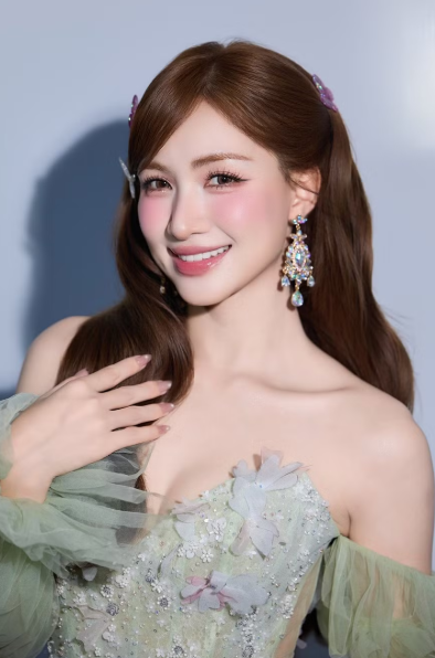 Hòa Minzy cảnh báo nhiều tài khoản giả mạo chính chủ để lừa đảo