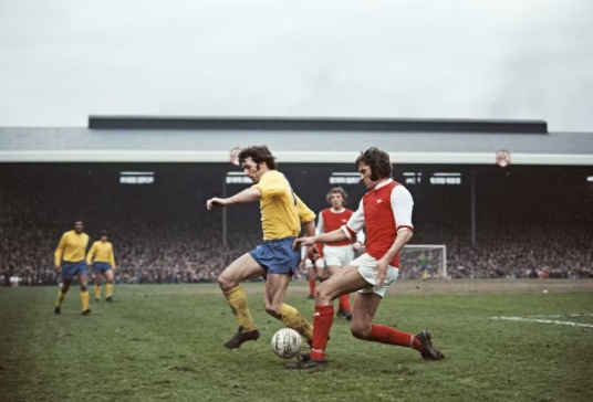 Huyền thoại đặc biệt của Arsenal qua đời