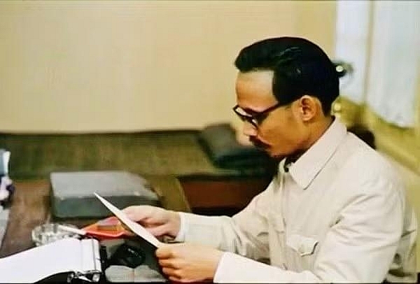Diễn viên nào để lại dấu ấn sâu đậm khi vào vai Bác Hồ?