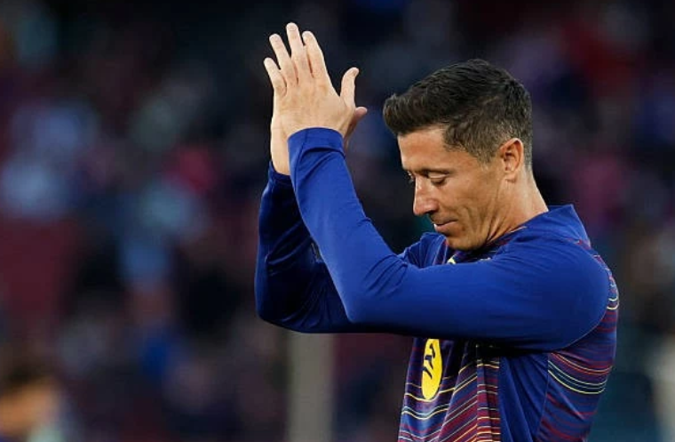 Khoảnh khắc Lewandowski rơi lệ, khép lại hành trình tại Camp Nou