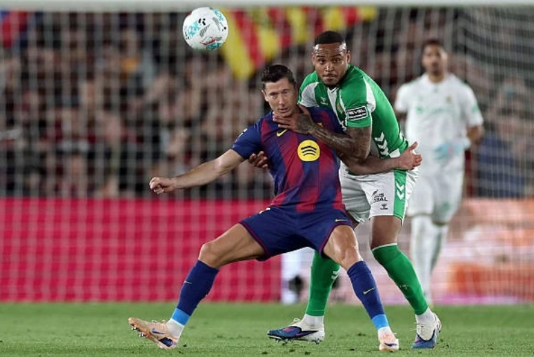 Khoảnh khắc Lewandowski rơi lệ, khép lại hành trình tại Camp Nou