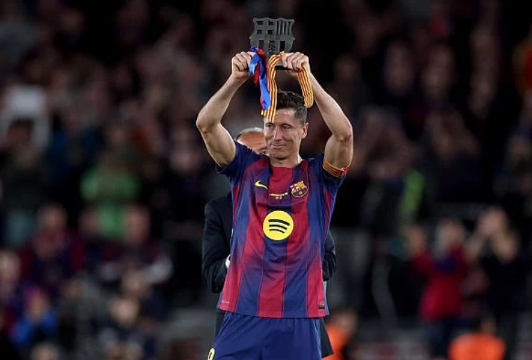 Khoảnh khắc Lewandowski rơi lệ, khép lại hành trình tại Camp Nou