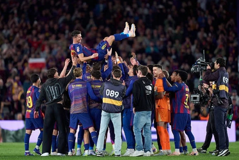 Khoảnh khắc Lewandowski rơi lệ, khép lại hành trình tại Camp Nou