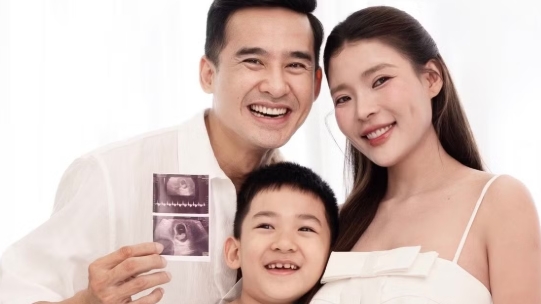 Thúy Diễm mang thai con thứ hai đúng dịp 10 năm ngày cưới