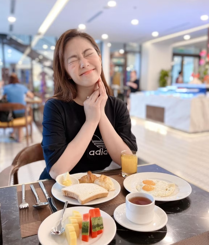 Lương Bích Hữu da trắng mịn, nhan sắc 