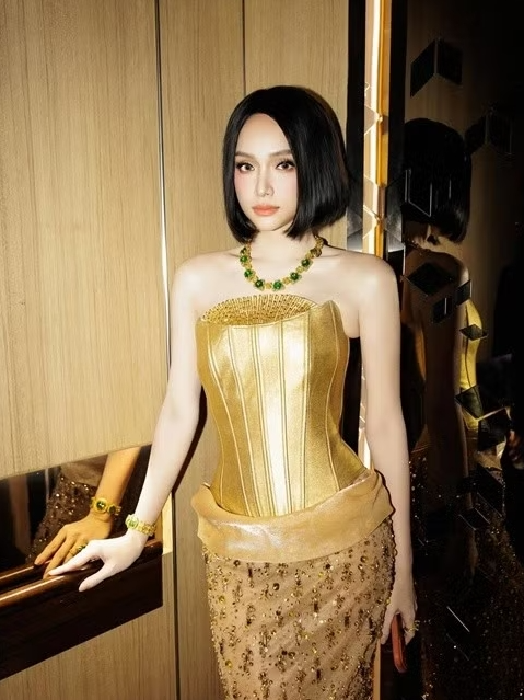 Hương Giang gợi cảm với váy ôm sát tại MGI All Stars