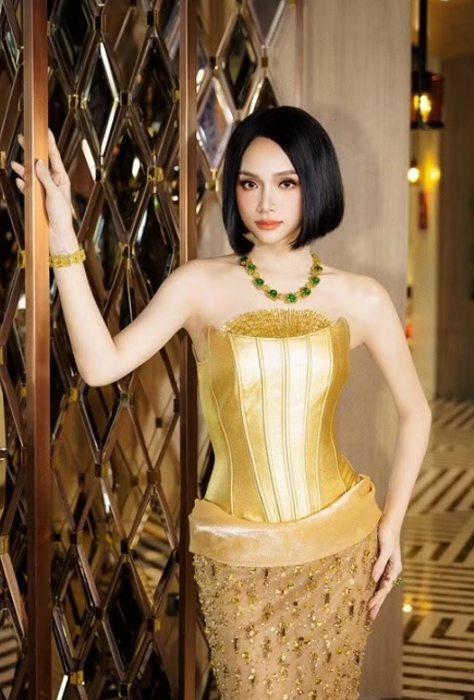 Hương Giang gợi cảm với váy ôm sát tại MGI All Stars