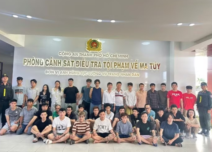 Ca sĩ Long Nhật và ca sĩ Sơn Ngọc Minh bị bắt liên quan ma túy