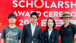 Trần Tú con trai NSND Trần Lực nhận học bổng đại học quốc tế và loạt thành tích ấn tượng