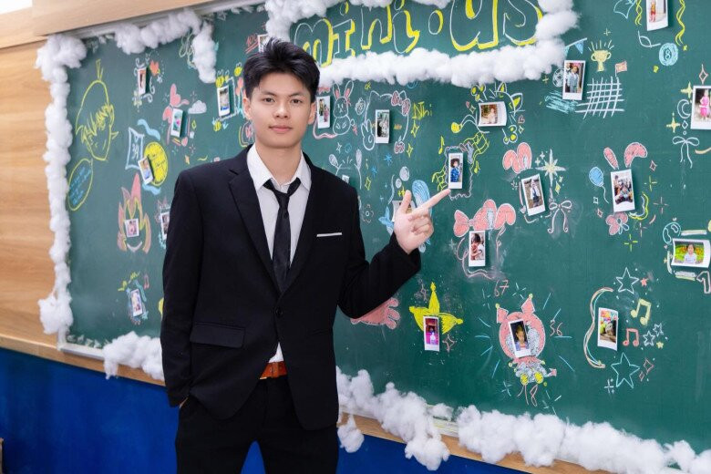 Trần Tú con trai NSND Trần Lực nhận học bổng đại học quốc tế và loạt thành tích ấn tượng