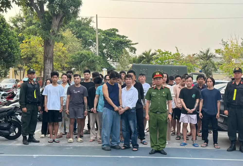 Ca sĩ Long Nhật, Miu Lê…liên quan ma túy: Danh tiếng là trách nhiệm!