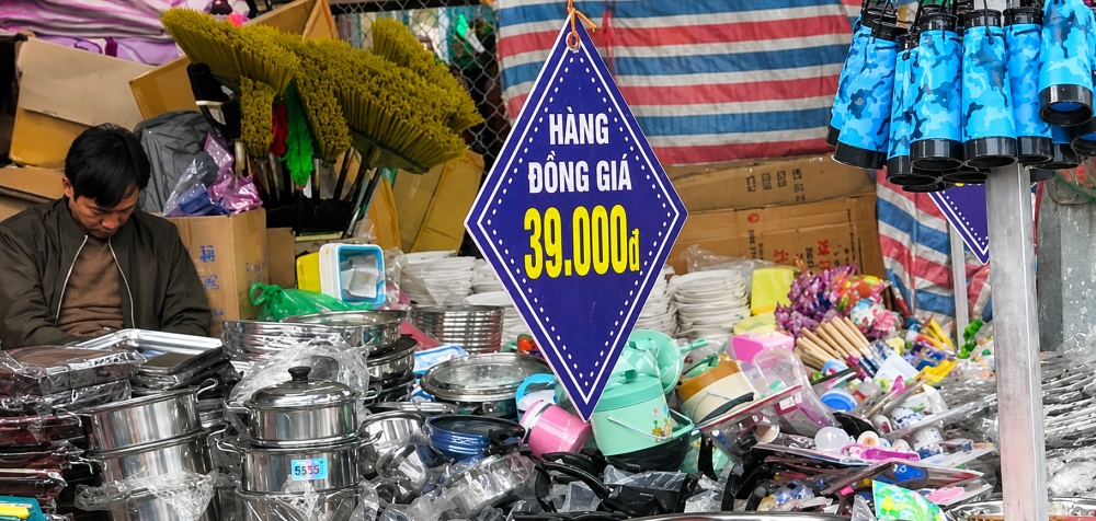 Hàng đồng giá: Thiên đường mua sắm hay chiếc bẫy tiêu dùng?