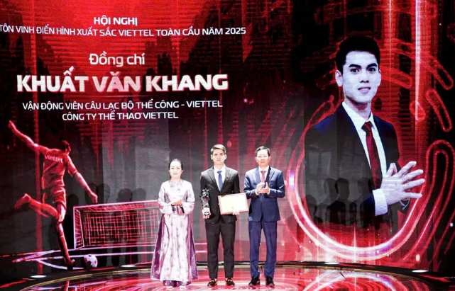 Khuất Văn Khang nhận giải thưởng đặc biệt Khuất Văn Khang nhận giải thưởng đặc biệt