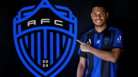 Hà Nội FC tiến gần thỏa thuận chiêu mộ trung vệ Daniel Hall từ giải Vô địch Australia