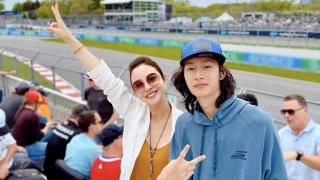 Hoa hậu Jennifer Phạm cùng con trai Bảo Nam cao 1,9m đi xem đua xe F1 tại Canada