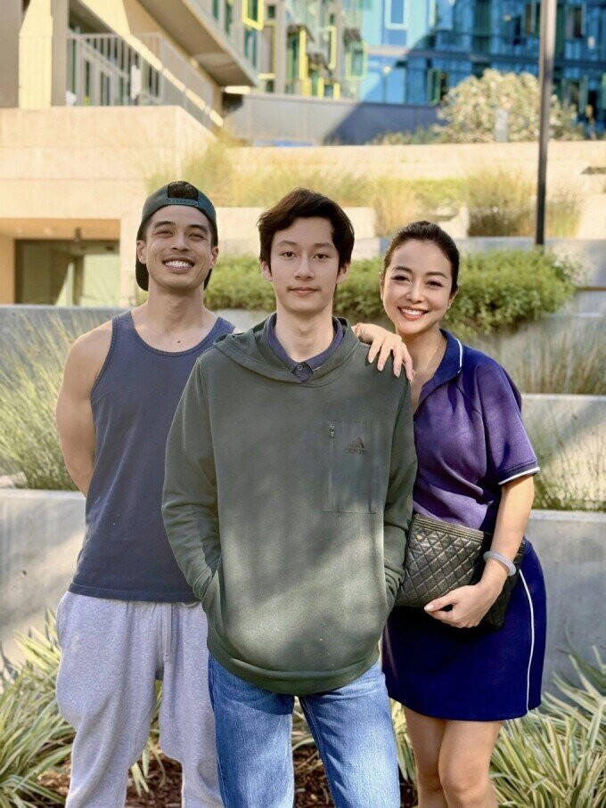 Hoa hậu Jennifer Phạm cùng con trai Bảo Nam cao 1,9m đi xem đua xe F1 tại Canada