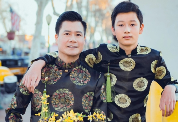 Hoa hậu Jennifer Phạm cùng con trai Bảo Nam cao 1,9m đi xem đua xe F1 tại Canada