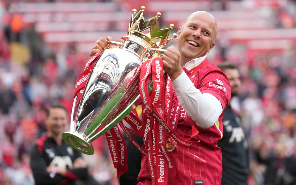 Liverpool chia tay HLV Arne Slot: Kết thúc một chương ngắn nhưng đầy dấu ấn tại Anfield