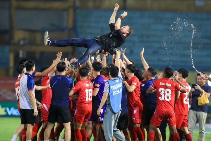 Chủ tịch VFF khen ngợi tân vương V-League Chủ tịch VFF khen ngợi tân vương V-League