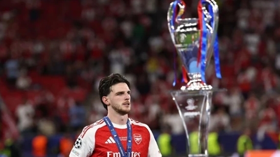 Thua PSG tại Champions League: Đã đến lúc Declan Rice tiếp quản băng thủ quân Arsenal?