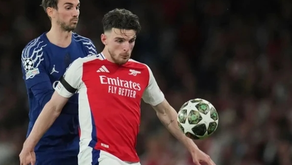 Thua PSG tại Champions League: Đã đến lúc Declan Rice tiếp quản băng thủ quân Arsenal?