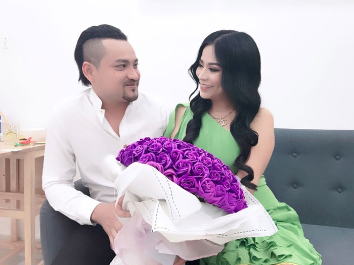 Một nam ca sĩ nổi tiếng Vbiz bất ngờ xuất gia sau khi ly hôn vợ Hoa hậu