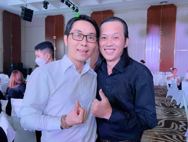 Bất ngờ diện mạo trái ngược của Hoài Linh trong lễ cưới Mạc Văn Khoa Bất ngờ diện mạo trái ngược của Hoài Linh trong lễ cưới Mạc Văn Khoa