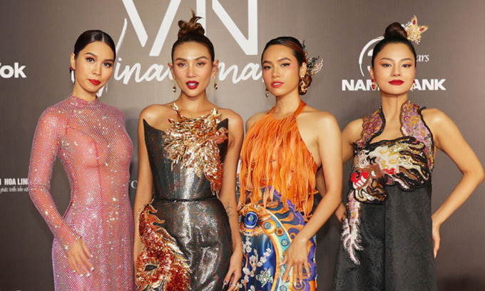 Những lần sao Việt bị flash 'hại': Lộ miếng dán ngực, quần độn mông… Những lần sao Việt bị flash 'hại': Lộ miếng dán ngực, quần độn mông…