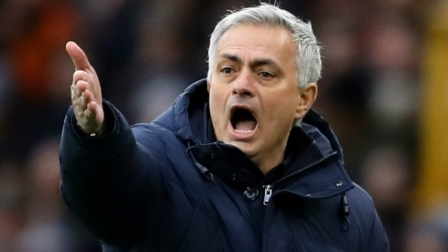 Mourinho nổi giận với trọng tài sau quyết định gây tranh cãi