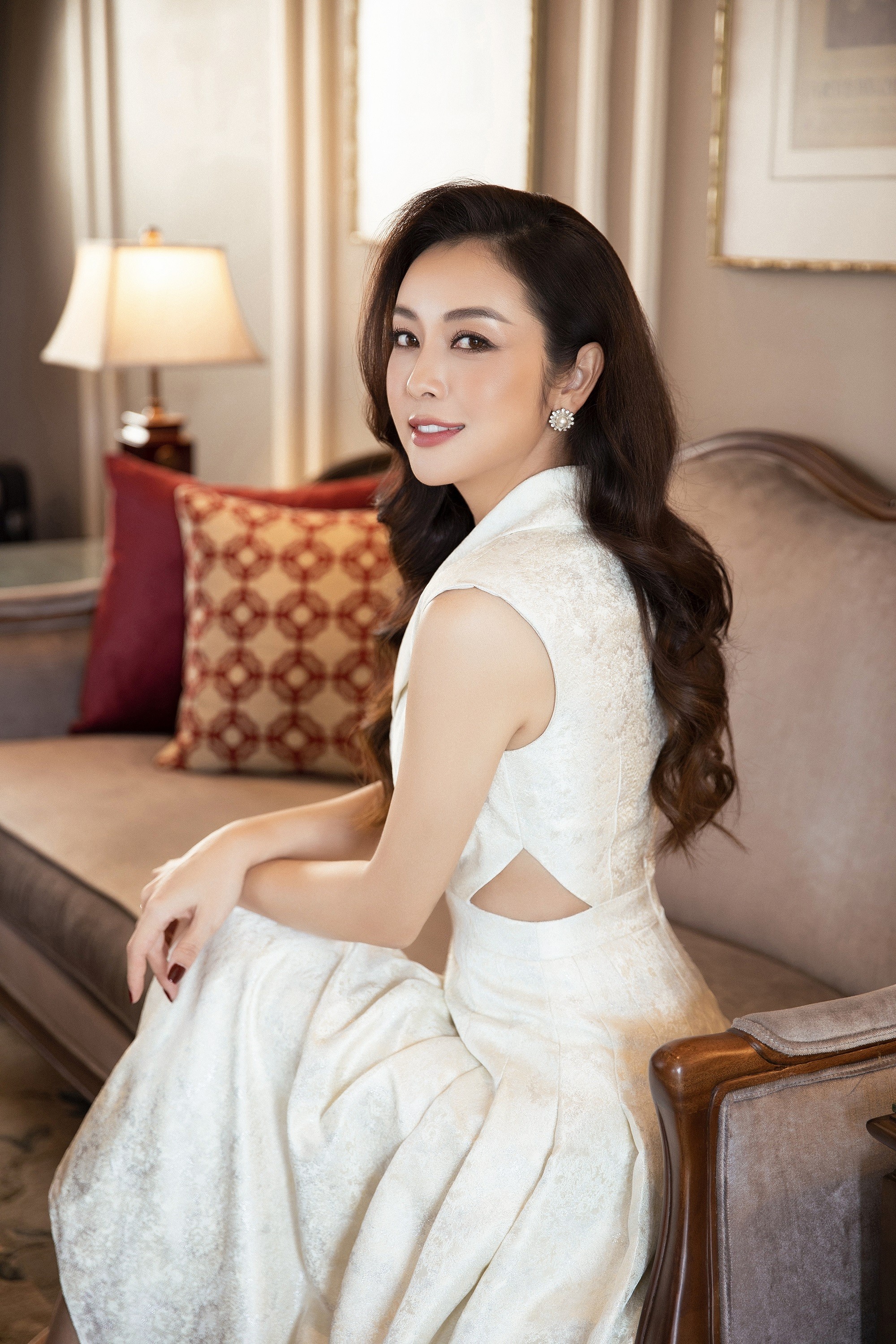 Hoa hậu Jennifer Phạm khoe vẻ đẹp không tuổi