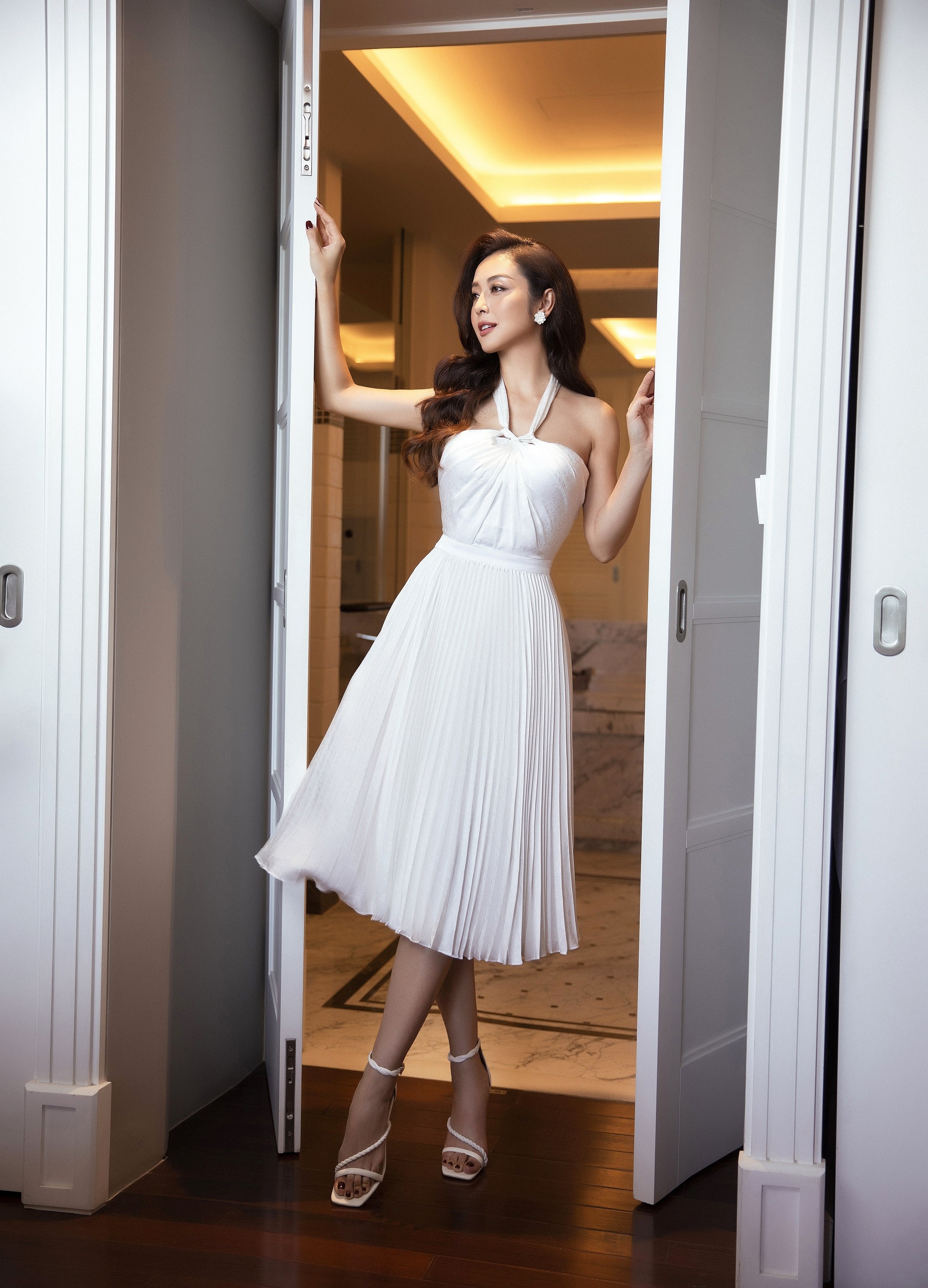 Hoa hậu Jennifer Phạm khoe vẻ đẹp không tuổi