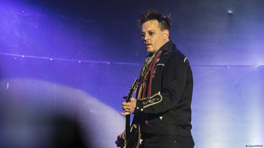 Johnny Depp 60 tuổi: Trở lại với "mối tình đầu" rock"n"roll