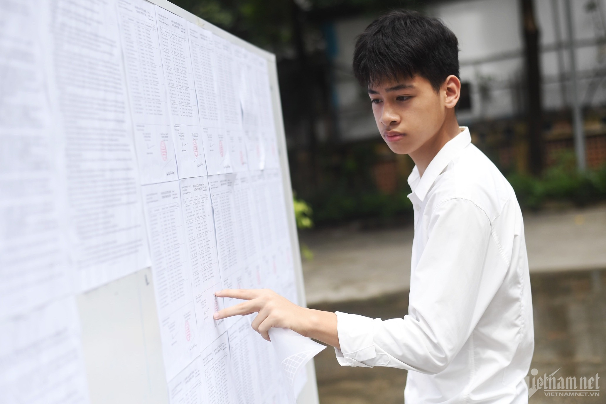 Tỷ lệ tuyển sinh thấp kỷ lục, 105.000 sĩ tử Hà Nội căng thẳng thi vào lớp 10