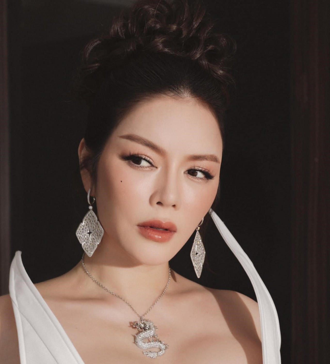 Gu thời trang cuốn hút, mới mẻ của diễn viên Lý Nhã Kỳ Gu thời trang cuốn hút, mới mẻ của diễn viên Lý Nhã Kỳ