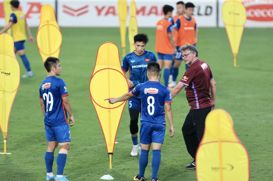 Cháy vé trận giao hữu đội tuyển Việt Nam với Hong Kong (Trung Quốc)