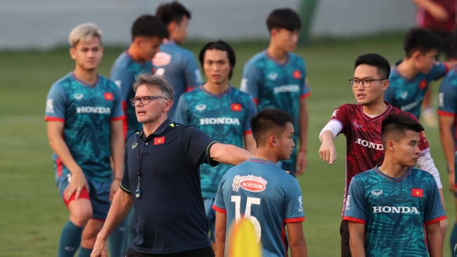 Việt Nam vs Hong Kong: Chờ ông Troussier dụng binh