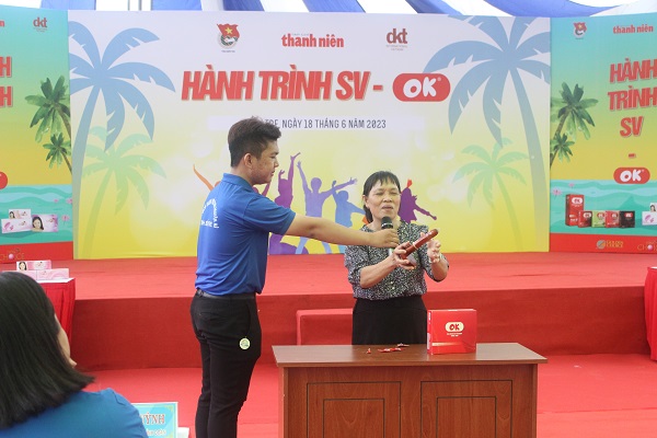 Sinh viên Bến Tre trải nghiệm "Hành trình SV - OK"