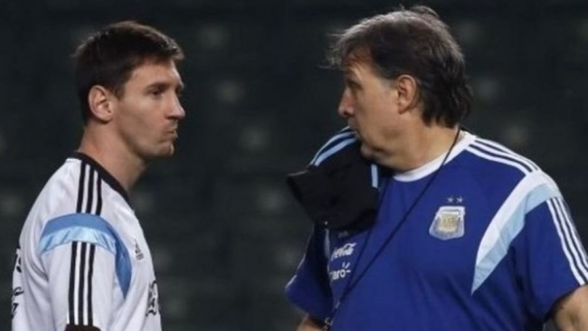 Quan hệ phức tạp giữa Messi và HLV mới