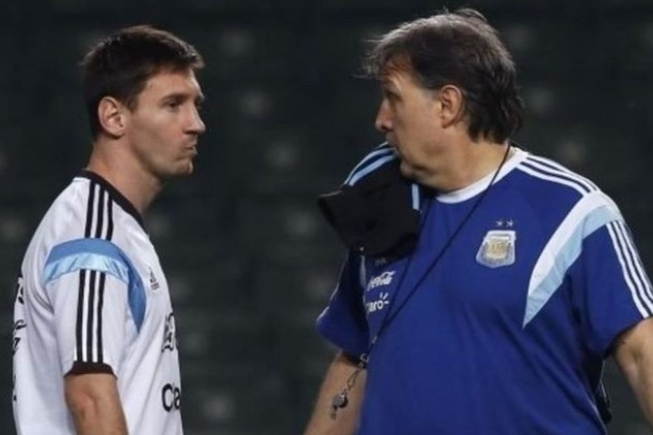 Quan hệ phức tạp giữa Messi và HLV mới