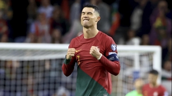 Hội quân đội tuyển Bồ Đào Nha, Cristiano Ronaldo đăng dòng trạng thái gây tò mò