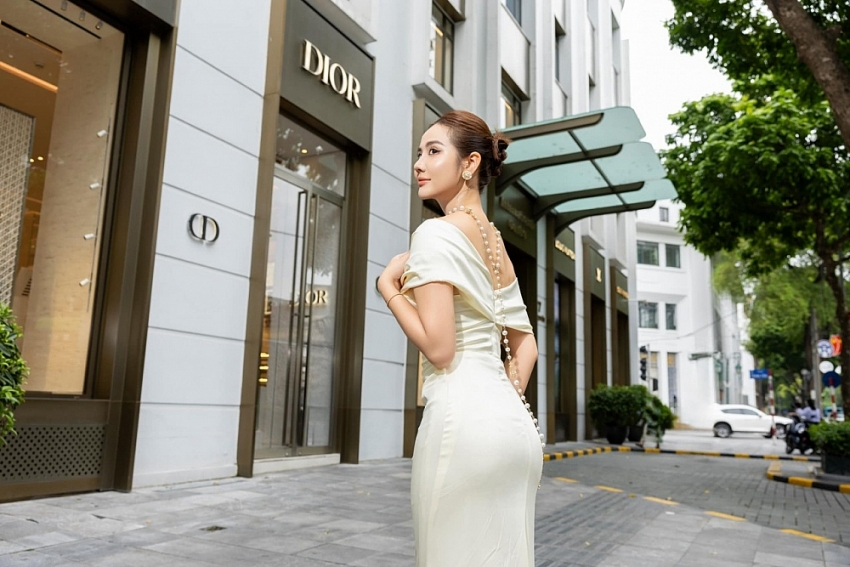 Ngắm diễn viên Phan Minh Huyền gợi cảm ở tuổi 34