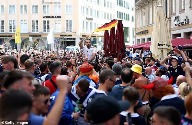 Hàng nghìn người hâm mộ từ 94 quốc gia trên thế giới đã tới Đức cổ vũ EURO 2024.