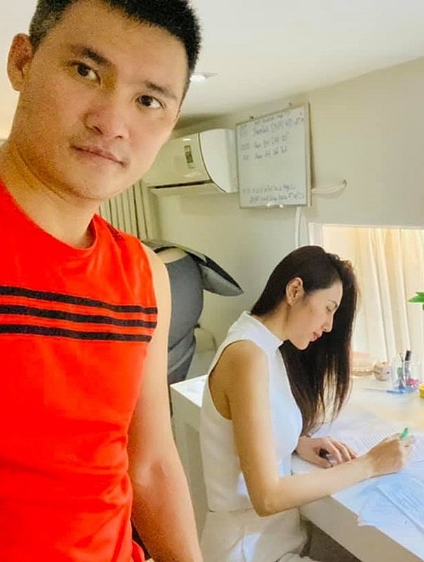 Công Vinh lên tiếng về tin đồn ly hôn Thủy Tiên Công Vinh lên tiếng về tin đồn ly hôn Thủy Tiên